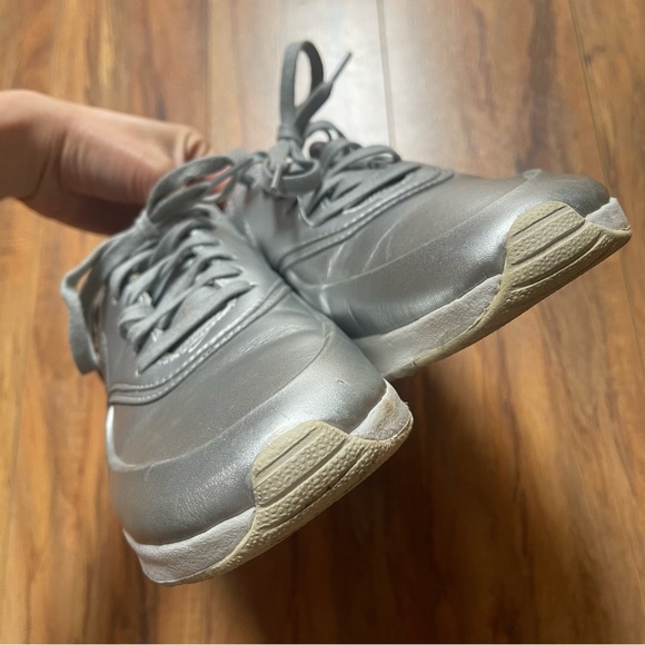 Women's Nike Air Max Thea Metallic Silver Chrome Sneaker Size 7 - Picture 14 of 16